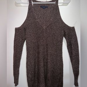 American Eagle v-neck, off the shoulder sweater